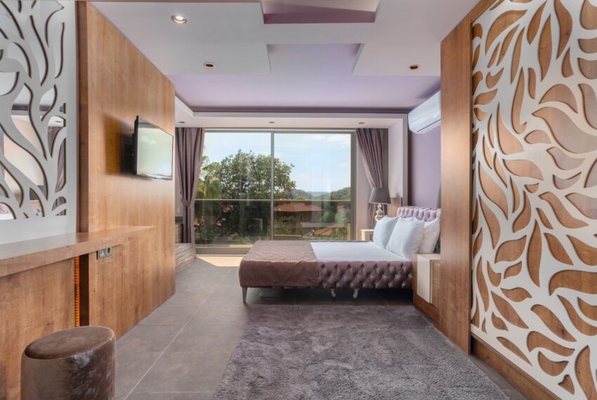 8. bedroom one with jacuzzi